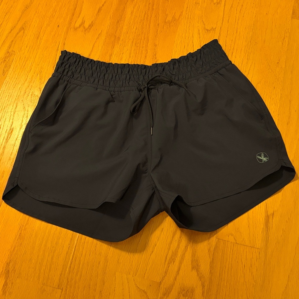 Carve design shorts size medium navy blue